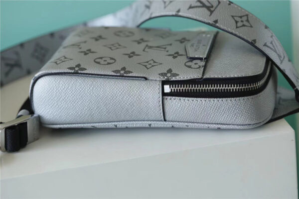 Louis Vuitton Outdoor Sling Bag 21cm - Image 3