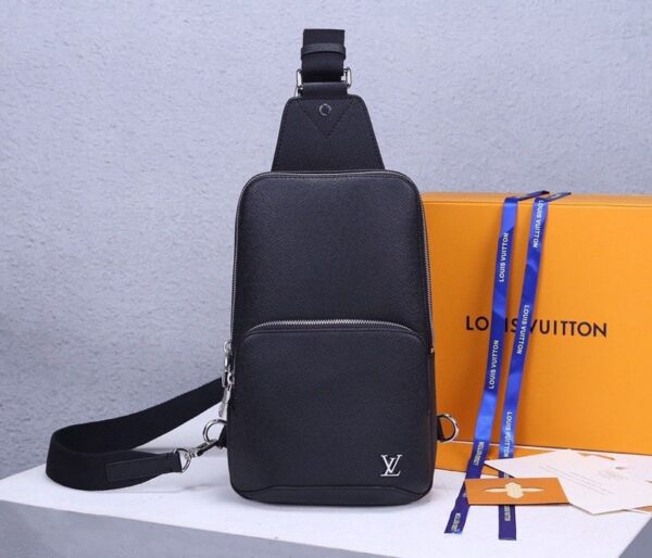 Louis Vuitton Avenue Sling Bag 32cm Taiga Leather Spring/Summer Collection M30443 Black