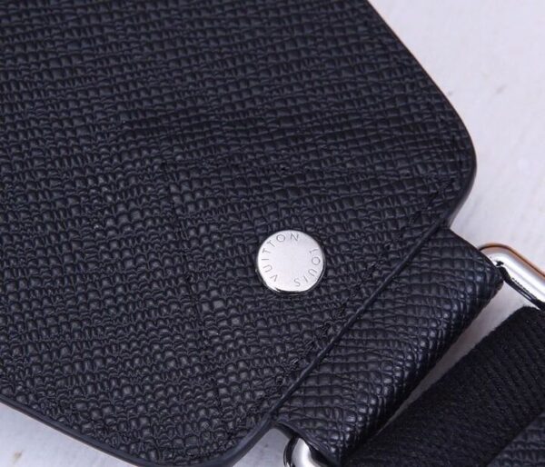 Louis Vuitton Avenue Sling Bag 32cm Taiga Leather Spring/Summer Collection M30443 Black - Image 4