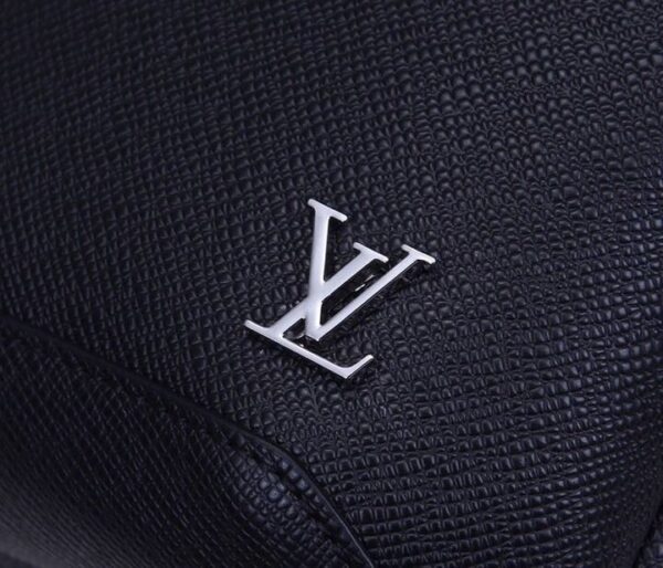 Louis Vuitton Avenue Sling Bag 32cm Taiga Leather Spring/Summer Collection M30443 Black - Image 6