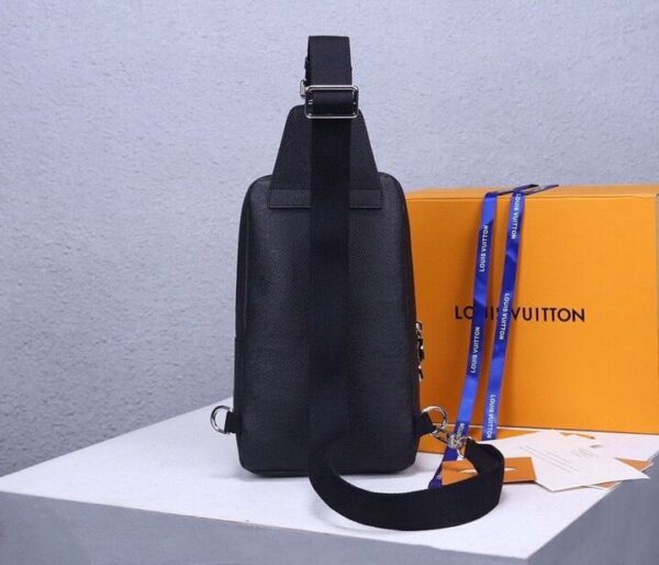 Louis Vuitton Avenue Sling Bag 32cm Taiga Leather Spring/Summer Collection M30443 Black - Image 5
